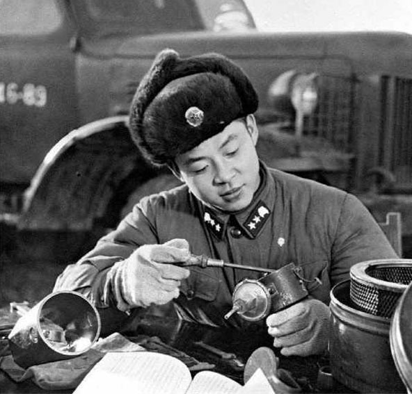 学习雷锋精神-南阳红色教育